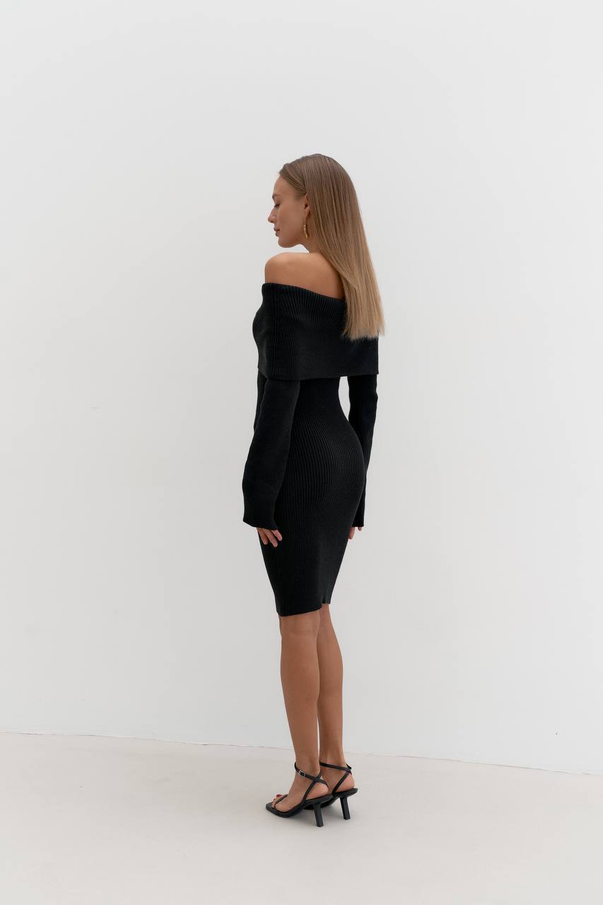 Жіноча сукня міді в'язана з відкритими плечима