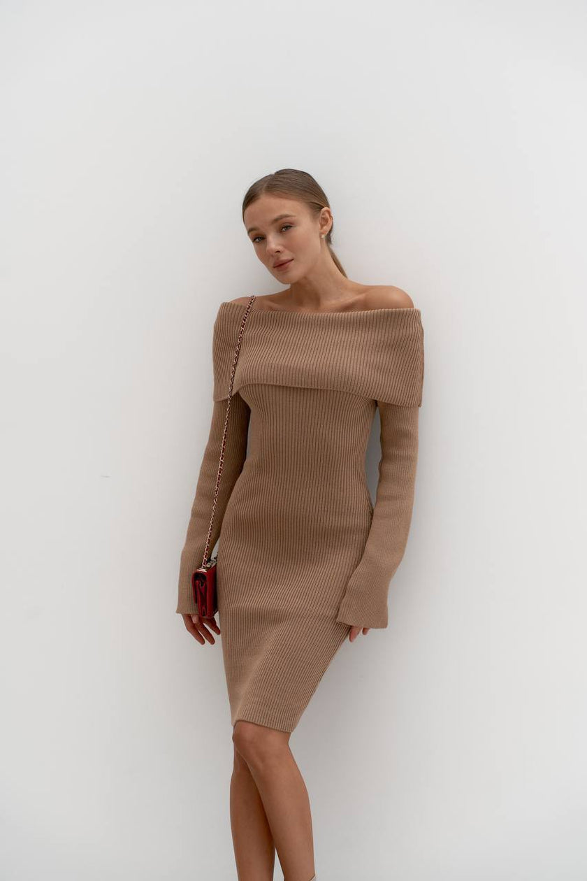 Жіноча сукня міді в'язана з відкритими плечима
