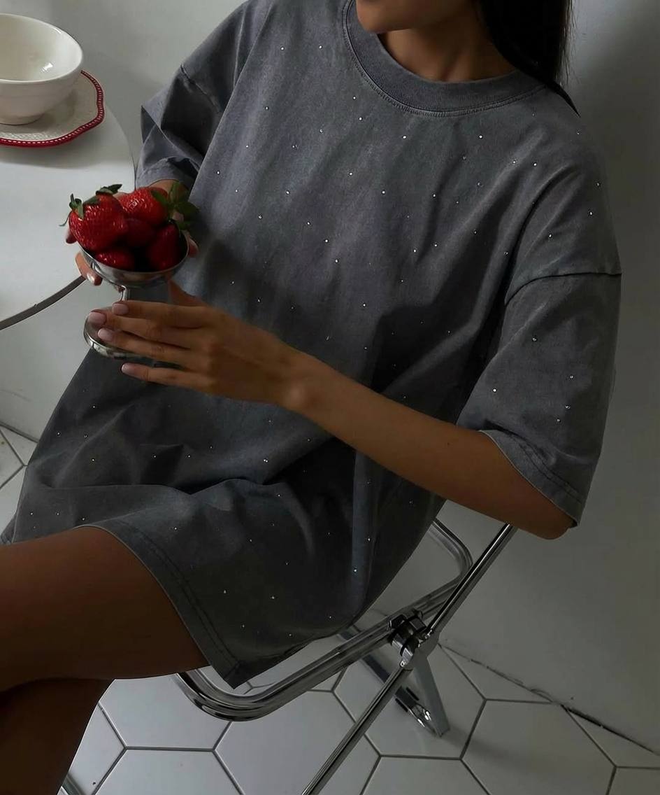 Футболка зі стразами oversize