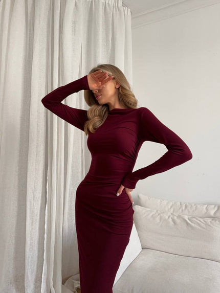 Жіноча силуетна сукня зі зборками міді