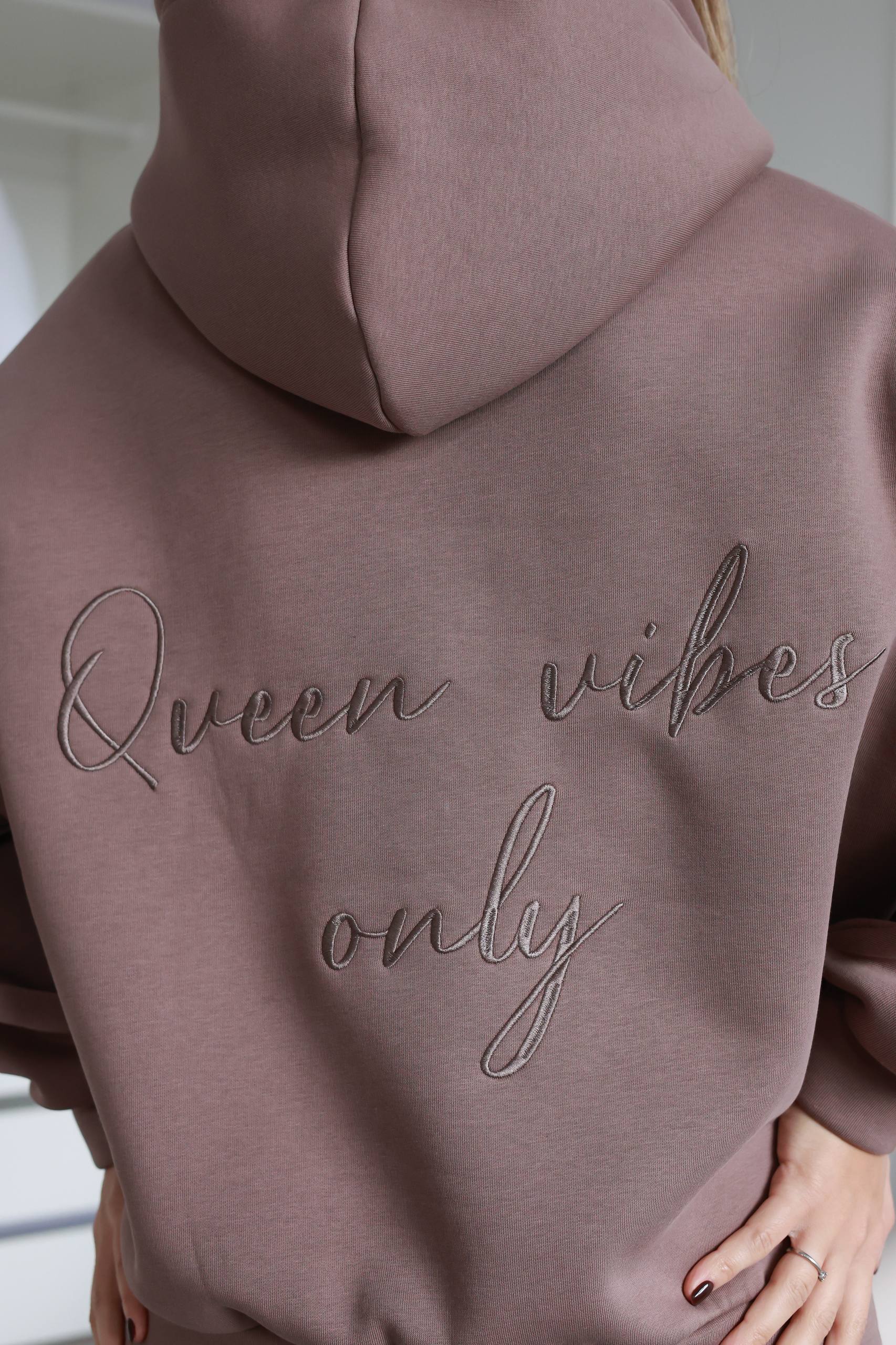 Жіночий оверсайз худі з вишивкою 