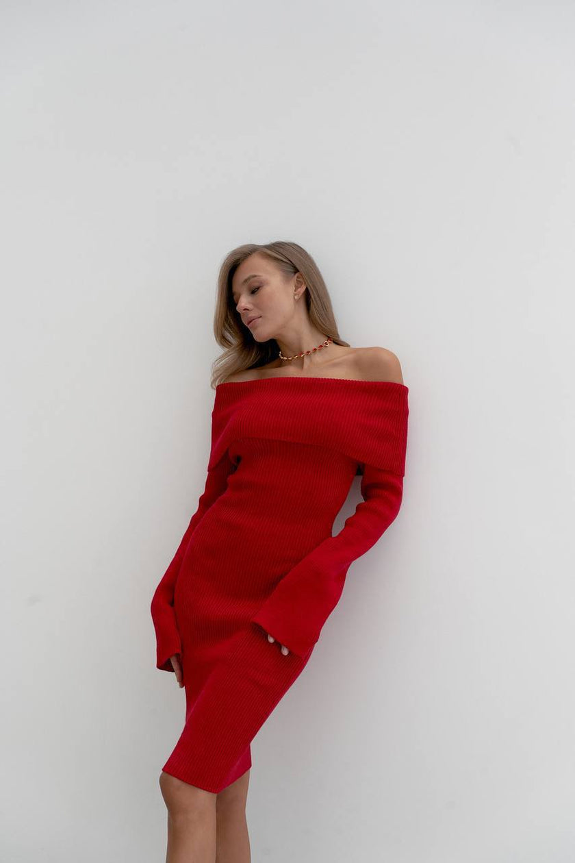 Жіноча сукня міді в'язана з відкритими плечима