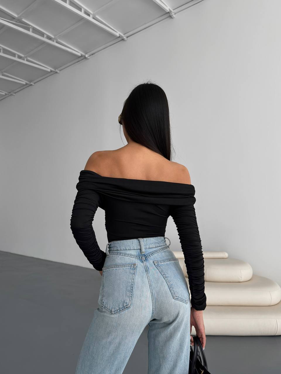 Боді з відкритими плечима