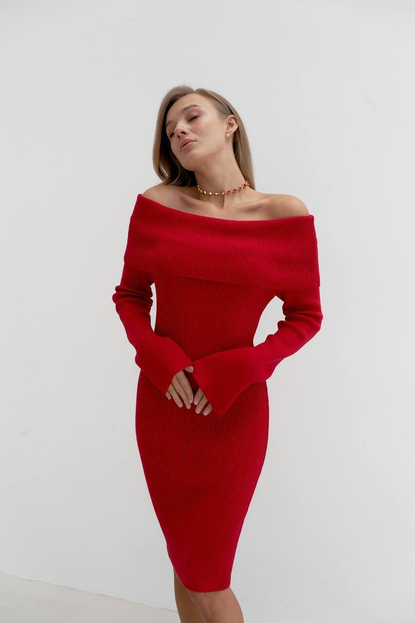 Жіноча сукня міді в'язана з відкритими плечима