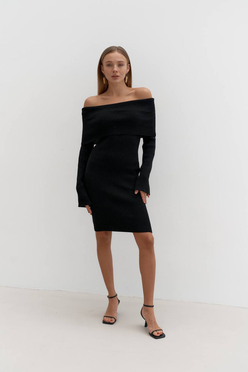 Жіноча сукня міді в'язана з відкритими плечима